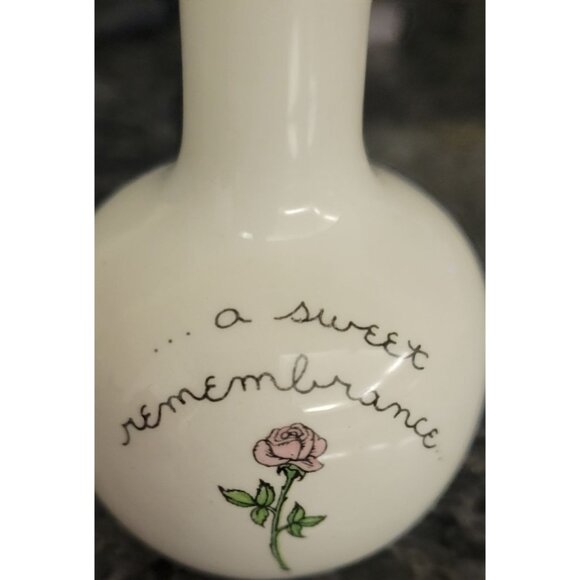 Vintage 1974 Joan Walsh Anglund Bud Vase With Girl & Sweet Remembrance Design - Picture 6 of 16